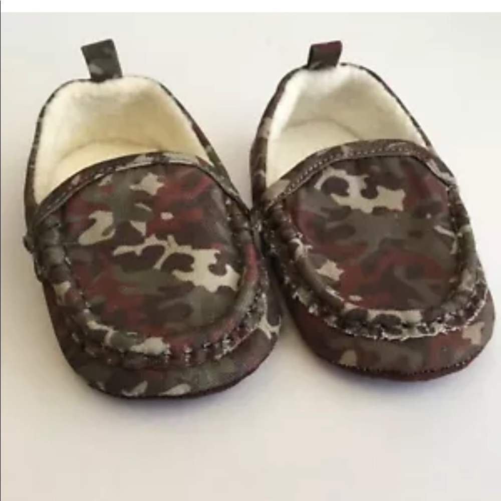 Baby boy camouflage slippers sz 6-12 months